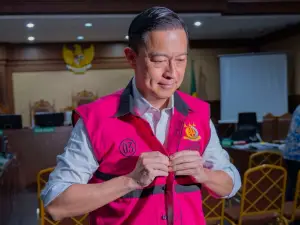 Tom Lembong usai sidang vonis di Pengadilan Tipikor Jakarta. Vonis ini menuai kontroversi dan dianggap mengancam para pengambil kebijakan di Indonesia. (Sumber : Instagram @tomlembong)