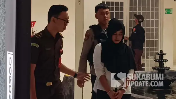 Nurani setelah mengikuti persidangan di PN Cibadak, Kabupaten Sukabumi. | Foto: SU/Ilyas Supendi