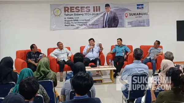 Anggota DPRD Provinsi Jabar A Yamin menggelar reses ke-III di Gedung Pertemuan Nelayan, PPNP Dermaga Palabuhanratu. (Sumber Foto: SU/Ilyas)