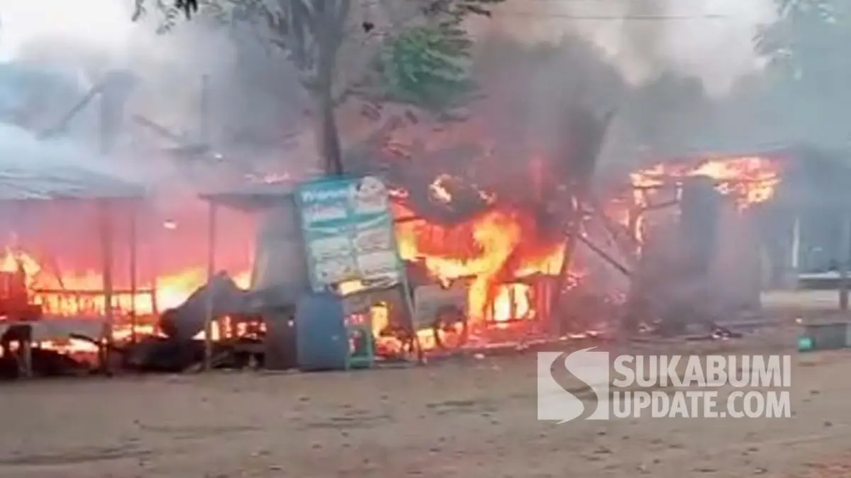 Api Menyala! Warung di Pantai Palangpang Sukabumi Kebakaran, Kerugian Puluhan Juta