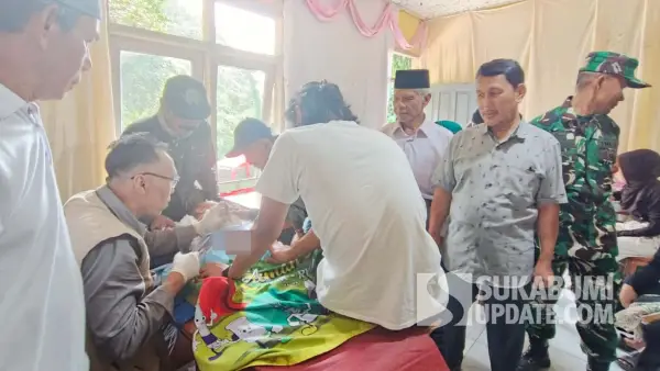 Haji Aka menggelar khitanan massal di Kecamatan Nyalindung, Kabupaten Sukabumi, Kamis (24/7/2025). | Foto: Istimewa