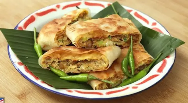 Resep Martabak Telur Ayam Kecap, Praktis, Lezat, Cocok untuk Camilan atau Lauk! (Sumber : Youtube /@devinahermawan)