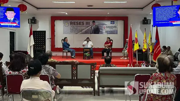 Anggota DPRD Provinsi Jawa Barat A Yamin serap aspirasi masyarakat Tionghoa dalam kegiatan reses masa sidang III di Danalaga Square, Kota Sukabumi, Jumat (25/7/2025). (Sumber Foto: SU/Turangga Anom)