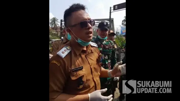 Lurah Cibadak Ridwan Kurniawan jelaskan penemuan mayat di bawah jembatan sekarwangi (Sumber: dok/su)