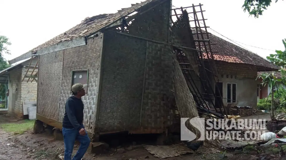 Ambruk Diterjang Hujan Angin! Lansia di Ciracap Sukabumi Kehilangan Rumah Akibat Bencana
