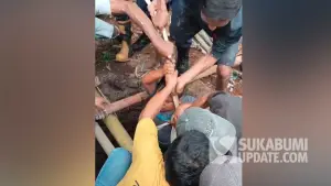 Proses evakuasi Ferdinan (8 tahun) dari dalam sumur di Kampung Cikupa RT 18/06 Desa Sagaranten, Kecamatan Sagaranten, Kabupaten Sukabumi, Selasa (29/7/2025). | Foto: Damkar Sagaranten