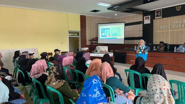 PLN mengimbau agar dekorasi perayaan HUT RI jaga jarak aman dari jaringan listrik | Foto : Dok. PLN
