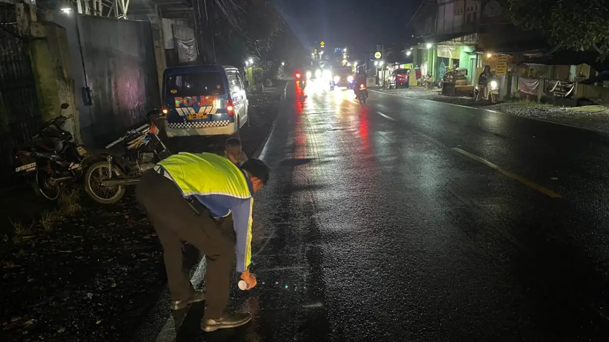 Cerita Pilu Ibu di Sukabumi, Anaknya Tewas Terlindas Truk Usai Terpental dari Motor