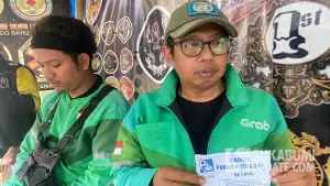 Pengemudi ojek online protes tarif parkir di gerai mie Gacoan Kota Sukabumi | Foto :  Asep Awaludin
