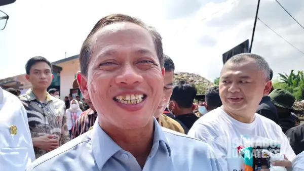 Menteri Lingkungan Hidup dan Kehutanan, Hanif Faisol Nurofiq, usai meresmikan fasilitas RDF di TPSA Cimenteng, Cikembar, Kabupaten Sukabumi | Foto : Ibnu Sanubari