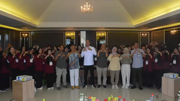 Foto bersama agenda Pelatihan Vokasi Pengolahan Pangan Angkatan III yang diselenggarakan Diskumindag Kota Sukabumi pada 29 Juli 2025 di Hotel Balcony. | Foto: Website Pemkot Sukabumi