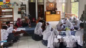 Kegiatan roadshow pelayanan NIB di SMAN 1 Cisolok, Kecamatan Cisolok, Kabupaten Sukabumi, pada 30 Juli 2025. | Foto: DPMPTSP Kabupaten Sukabumi