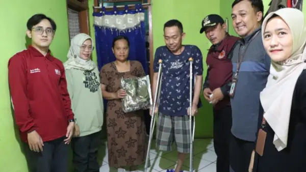 Dinsos Kota Sukabumi bantu warga yang diamputasi (Sumber: portal pemkot sukabumi)