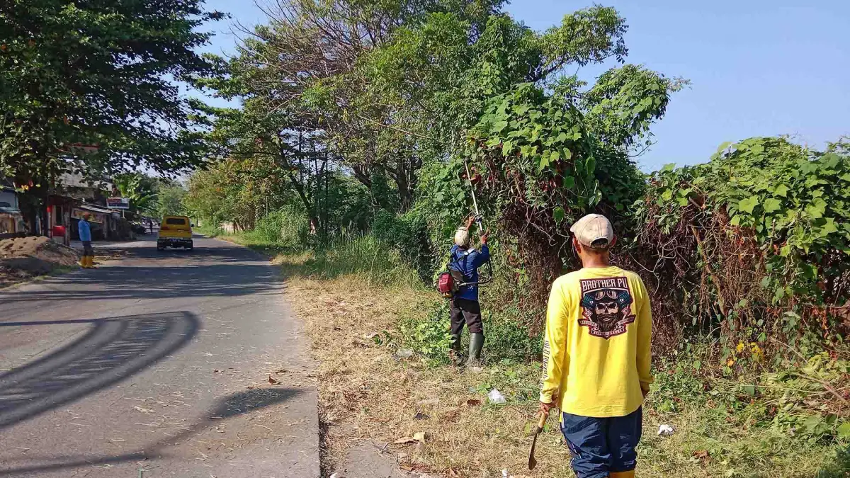 Dinas PU Sukabumi Lakukan Pemeliharaan Rutin Jalan Pelita Palabuhanratu