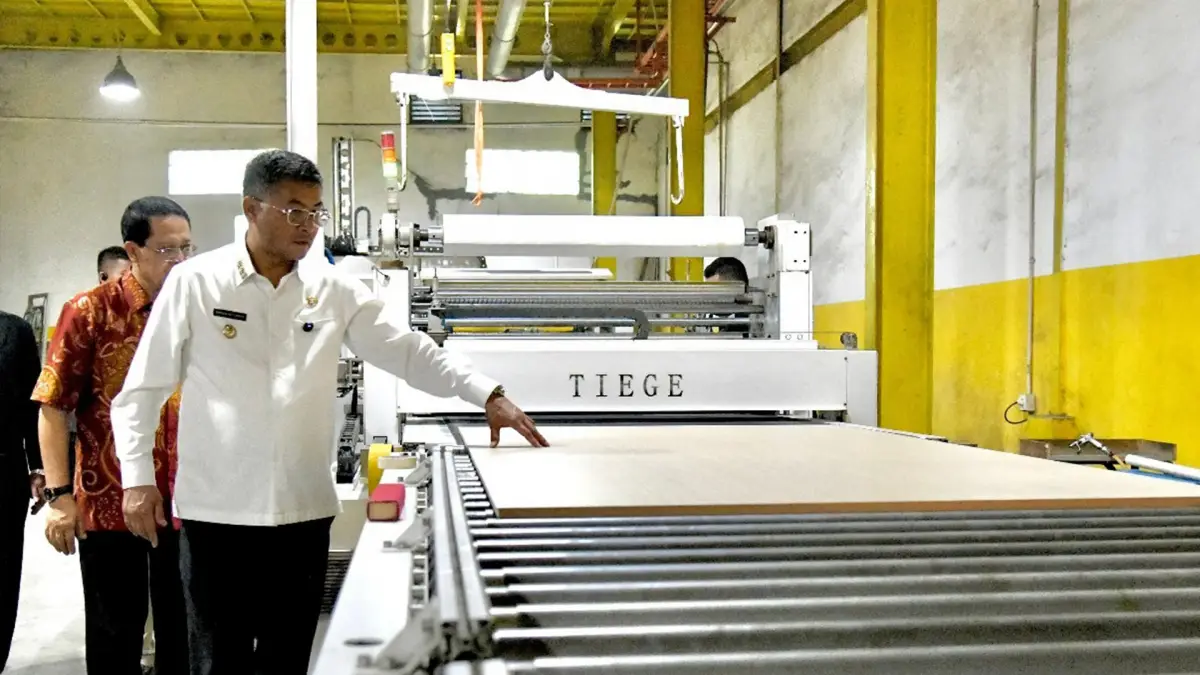 Wagub Erwan Setiawan Apresiasi Pabrik Mebel di Bogor Berdayakan Pekerja Lokal