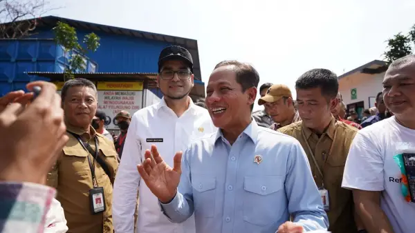 Wakil Wali Kota Sukabumi Bobby Maulana saat menghadiri peresmian TPSA Cimenteng menjadi fasilitas RDF oleh Menteri LH, Hanif Faisol Nurofik. (Sumber Foto: Dokpim Pemkot Sukabumi)