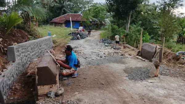 Lokasi penanganan jalan kabupaten di ruas Cikadu-Ciawi, Kecamatan Cidadap, Kabupaten Sukabumi. | Foto: UPTD PU Wilayah Sagaranten