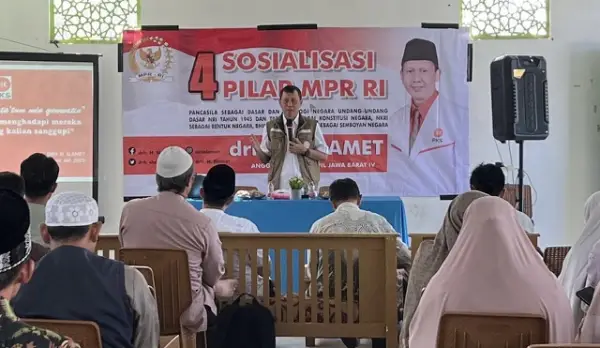 Anggota MPR RI Dapil Jawa Barat IV Kota dan Kabupaten Sukabumi, drh Slamet, menggelar sosialisasi Empat Pilar MPR RI di Desa Babakan Jaya, Kecamatan Parungkuda, Kabupaten Sukabumi, pada 28 Juli 2025. (Sumber Foto: Istimewa)