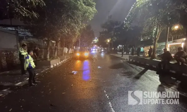 Dua motor tabrakan adu banteng gegara lawan arah di Jalan Dago Kota Sukabumi. Polisi olah TKP. (Sumber : SU/Asep Awaludin)