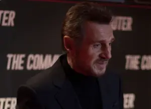 Liam Neeson tampil sebagai Frank Drebin Jr. di The Naked Gun (2025), bawa gaya serius khasnya ke dunia komedi absurd. Comeback penuh kejutan dari sang aktor legendaris! (Sumber : shutterstock)