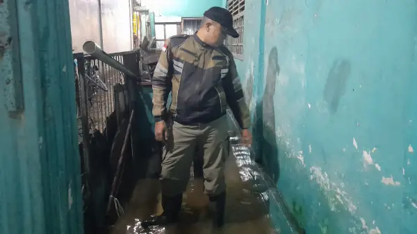 Air mulai surut. Pasca banjir di wilayah utara Kabupaten Sukabumi (Sumber: dok p2bk)
