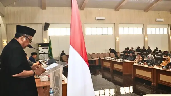 paripurna dalam rangka penyampaian Nota Pengantar Bupati atas Rancangan Peraturan Daerah tentang Perubahan APBD Tahun Anggaran 2025, Senin (4/8/2025). (Sumber: dokpim Kabupaten Sukabumi)