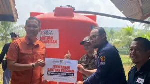 Peresmian dan serah terima pipanisasi air bersih Yayasan Gerak Bareng dan Disperkim di Desa Sukajadi, Kecamatan Cimanggu, Kabupaten Sukabumi | Foto : Dokpim