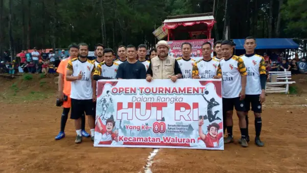 Pembukaan turnamen sepakbola dalam rangka HUT ke-80 RI di Waluran, Kabupaten Sukabumi | Foto : Dok. warga