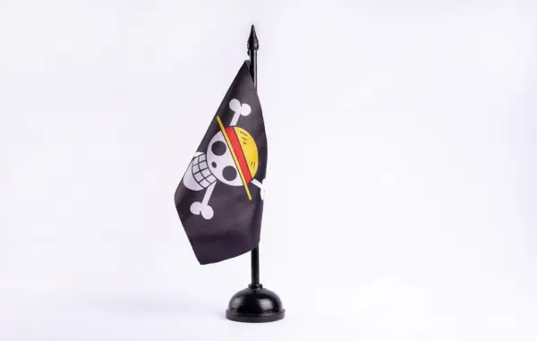 Bendera One Piece (Jolly Roger) dikibarkan warga sebagai simbol perlawanan dan kritik sosial menjelang HUT RI ke-80. Bukan sekadar tren, tapi ekspresi kekecewaan yang mendalam. (Sumber : shutterstock)