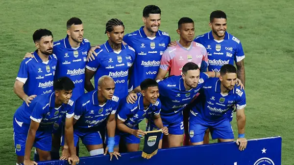 Skuad Persib Bandung saat melawan Western Sydney Wanderes. (Sumber : X@persib).