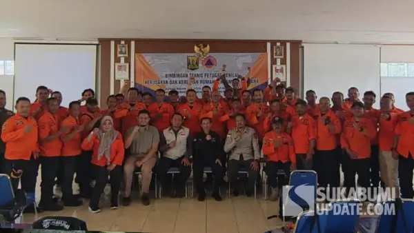 Petugas P2BK dari 47 kecamatan se-Kabupaten Sukabumi mengikuti Bimtek penilaian kerusakan rumah terdampak bencana di Aula Kantor Kecamatan Cikembar pada Selasa (5/8/2025). | Foto: BPBD Kabupaten Sukabumi