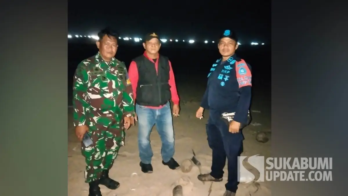 Patroli di lokasi pendaratan penyu di Pantai Pasir Putih, Desa Pangumbahan, Kecamatan Ciracap, Kabupaten Sukabumi, pada  4 Agustus 2025 malam. | Foto: Istimewa