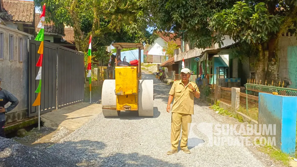 Rp 728 Juta Digelontorkan, Jalan Cinagen-Simpangdago Sukabumi Mulai Diaspal Hotmix