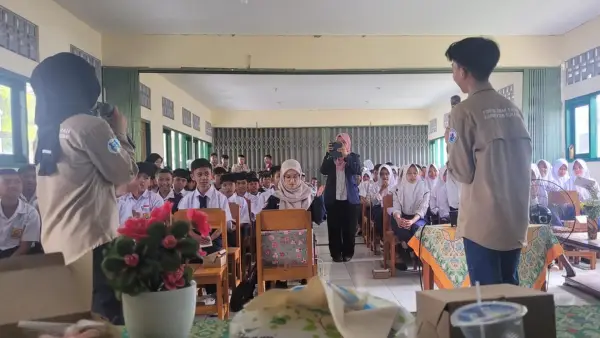 FORBUMI turut mengedukasi ratusan anak SMP di dua sekolah di Kabupaten Sukabumi terkait pencegahan kekerasan anak. (Sumber Foto: Istimewa)