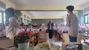 FORBUMI turut mengedukasi ratusan anak SMP di dua sekolah di Kabupaten Sukabumi terkait pencegahan kekerasan anak. (Sumber Foto: Istimewa)