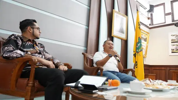 Wakil Wali Kota Sukabumi Bobby Maulana saat bertemu perwakilan SCG di Balai Kota bahas pengelolaan sampah jadi RDF | Foto : Dokpim
