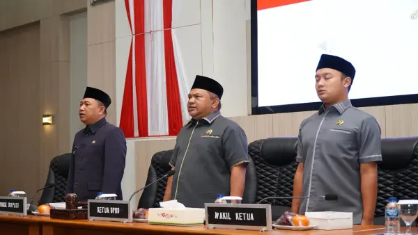 Rapat paripurna DPRD Kabupaten Sukabumi dengan agenda penyampaian pandangan umum fraksi-fraksi terhadap nota pengantar Bupati mengenai Raperda tentang Perubahan APBD 2025 | Foto : Humas DPRD