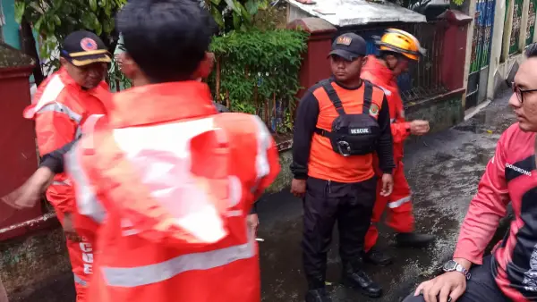 Tim gabungan saat melakukan pencarian bocah terbawa arus di Karangtengah, Cibadak, Kabupaten Sukabumi | Foto : Dok. warga