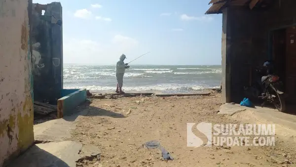 Ujung jalan provinsi ruas Surade-Ujunggenteng di Kampung/Desa Ujunggenteng, Kecamatan Ciracap, Kabupaten Sukabumi. | Foto: SU/Ragil Gilang