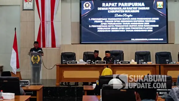 Wakil Bupati Sukabumi, Andreas, menyampaikan tanggapan Bupati atas pandangan umum fraksi terhadap Raperda tentang Perubahan APBD Tahun Anggaran 2025. | Foto: SU/Ilyas Supendi