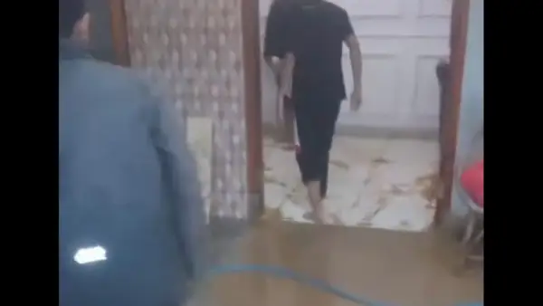 Rumah warga di kampung Legoknyenang Cikujang Gunungguruh Kabupaten Sukabumi diterjang banjir lumpur (Sumber: dok warganet)