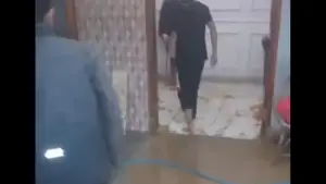 Rumah warga di kampung Legoknyenang Cikujang Gunungguruh Kabupaten Sukabumi diterjang banjir lumpur (Sumber: dok warganet)