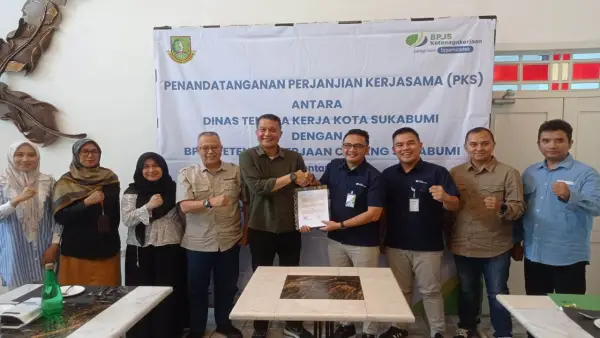 Penandatanganan perjanjian kerjasama (PKS) antara BPJS Ketenagakerjaan dan Disnaker Kota Sukabumi | Foto : Dok. BPJS