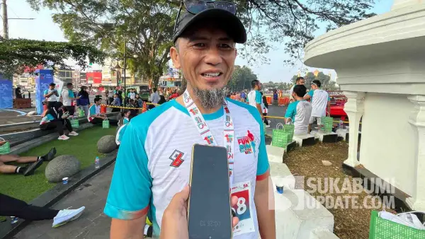Kepala Disdukcapil Kabupaten Sukabumi Amir Hamzah setelah mengikuti Sukabumi Global Fun Run di Gedung Juang 45 pada 3 Agustus 2025. | Foto: SU/Turangga Anom