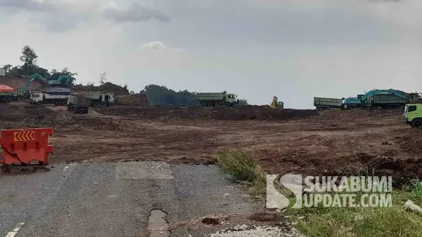 Pengerjaan proyek Tol Bocimi Seksi 3 di Kecamatan Nagrak, Kabupaten Sukabumi. | Foto: SU/Ibnu Sanubari