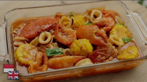 Seafood Saus Padang merupakan menu masakan favorit keluarga (Sumber : Youtube /@devinahermawan)
