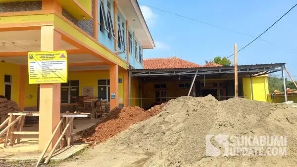Proses renovasi dan penambahan ruang Puskesmas Cidolog Kabupaten Sukabumi, resmi dimulai. Proyek senilai Rp2,7 miliar ini ditargetkan rampung dalam 150 hari kerja. (Sumber Foto: SU/Ragil)