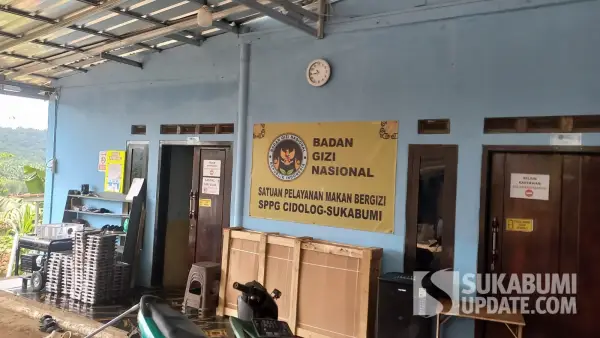 Tampak depan kantor SPPG Cidolog di bawah Badan Gizi Nasional. Kantor ini menjadi pusat operasional layanan pemenuhan gizi masyarakat di wilayah Kecamatan Cidolog, Kabupaten Sukabumi. (Sumber Foto: SU/Ragil)
