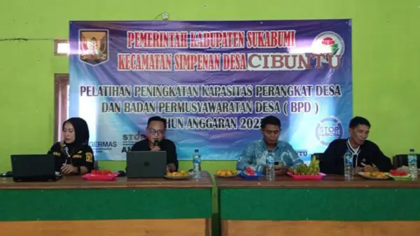 Peningkatan kapasitas bagi perangkat desa dan Badan Permusyawaratan Desa (BPD) di Desa Cibuntu, Kecamatan Simpenan, pada Kamis (7/8/2025). (Sumber : dok DPMD)