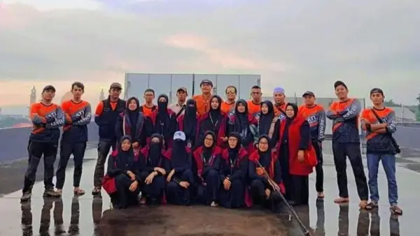 Tim Sehati, yayasan yang bergerak di bidang kebencanaan dan sosial, namun tetap berpijak pada semangat gotong royong lokal. (Sumber: dok sehati)